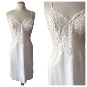 Vintage Vanity Fair White Chantilly Lace Dress Slip adjustable straps - Large